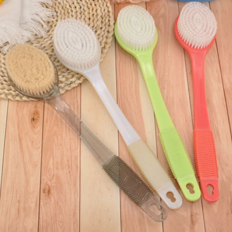 Brosse de bain caoutchoutée à long manche